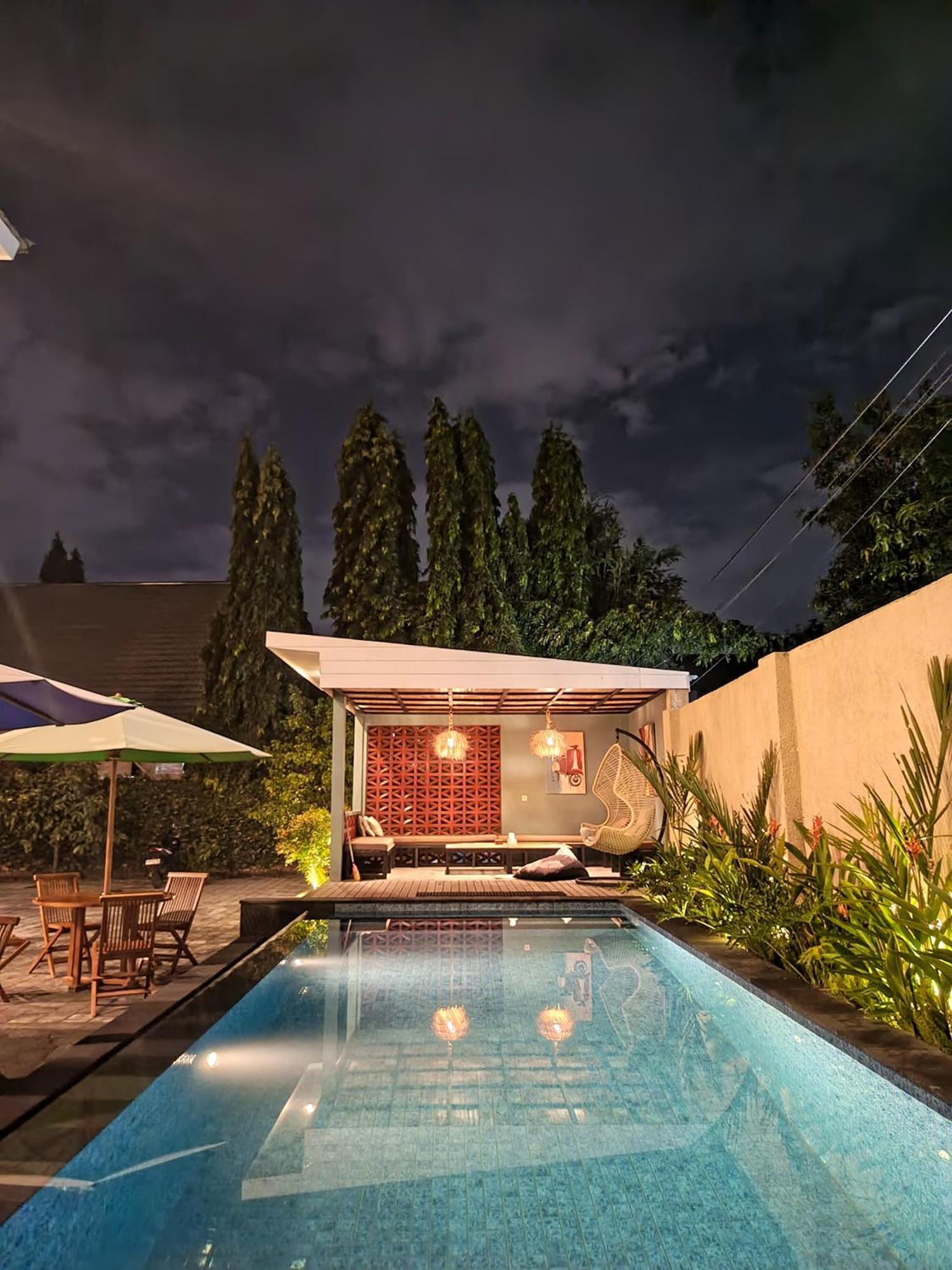 Zavana Rooms & Restaurant Tanjungkarang Екстериор снимка
