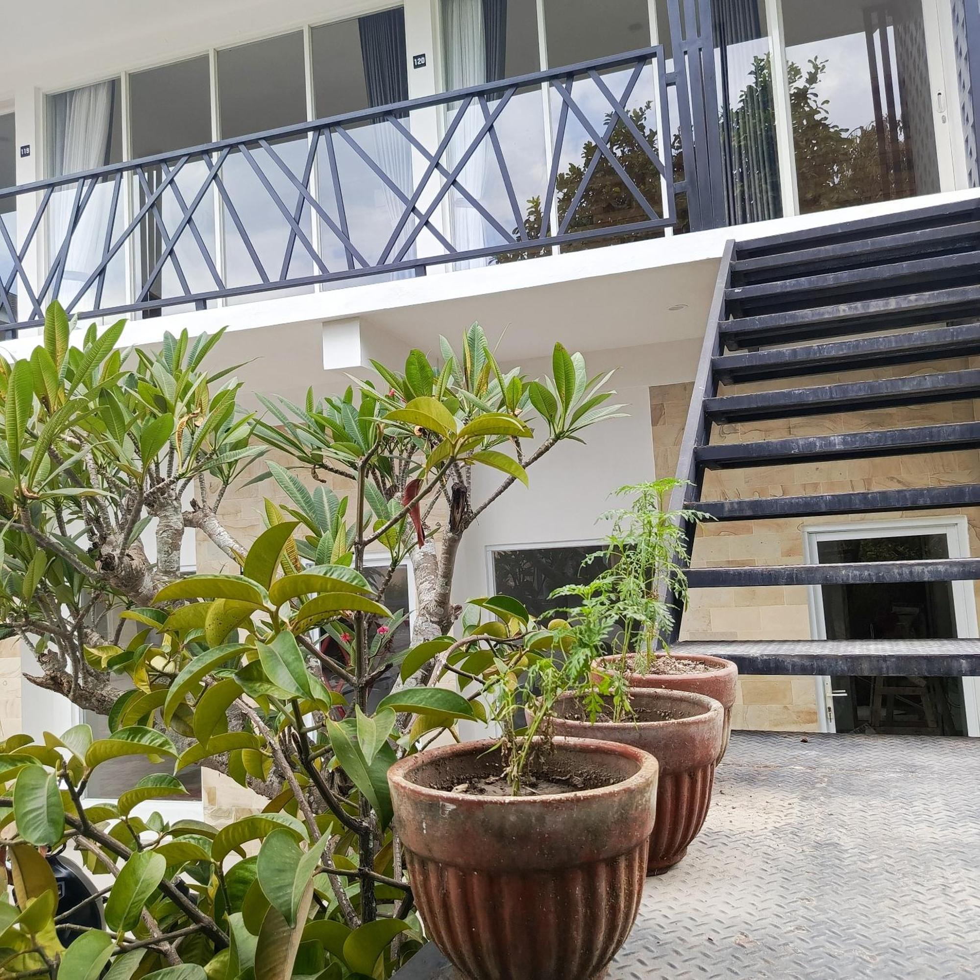 Zavana Rooms & Restaurant Tanjungkarang Екстериор снимка