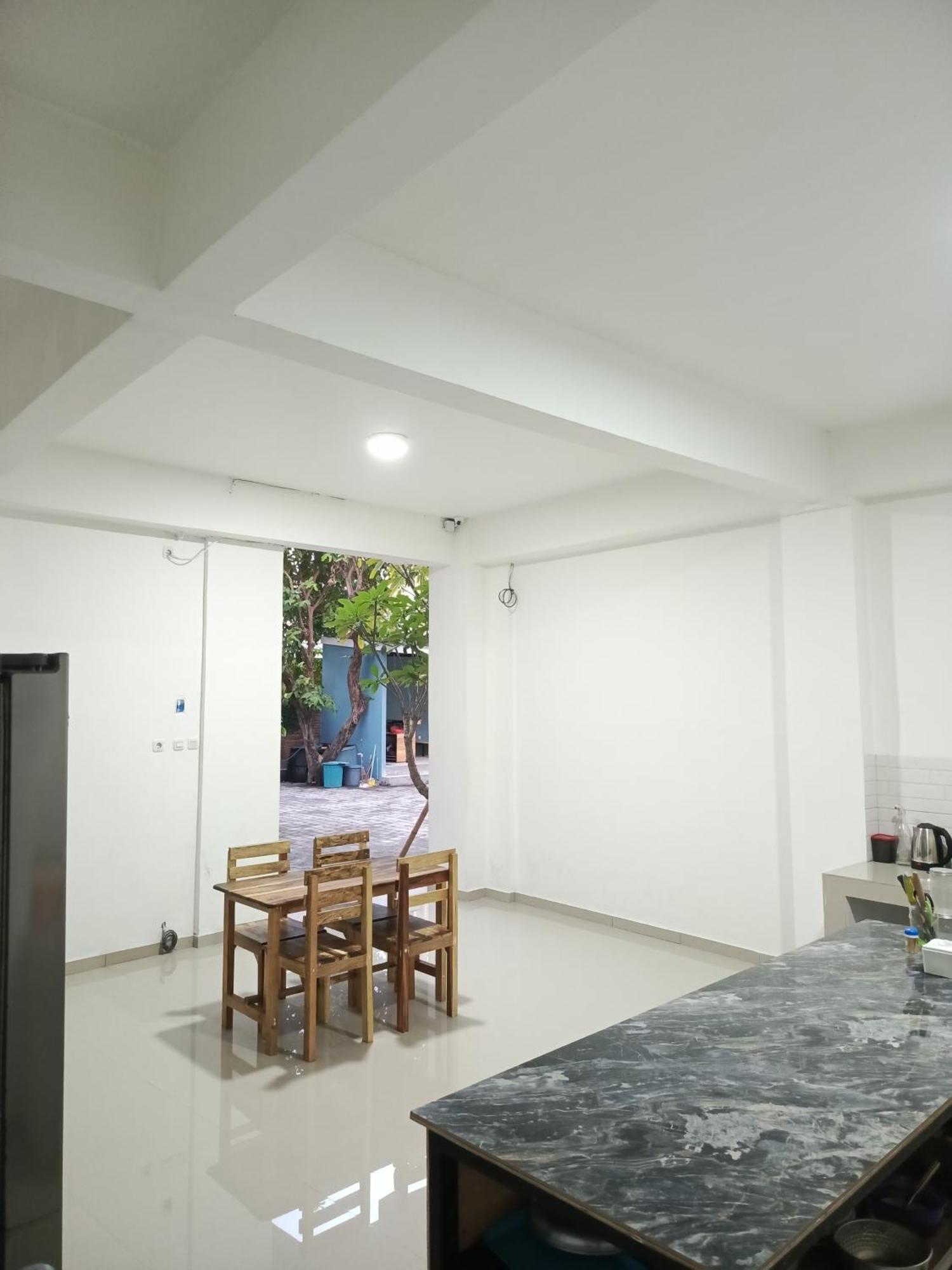 Zavana Rooms & Restaurant Tanjungkarang Екстериор снимка
