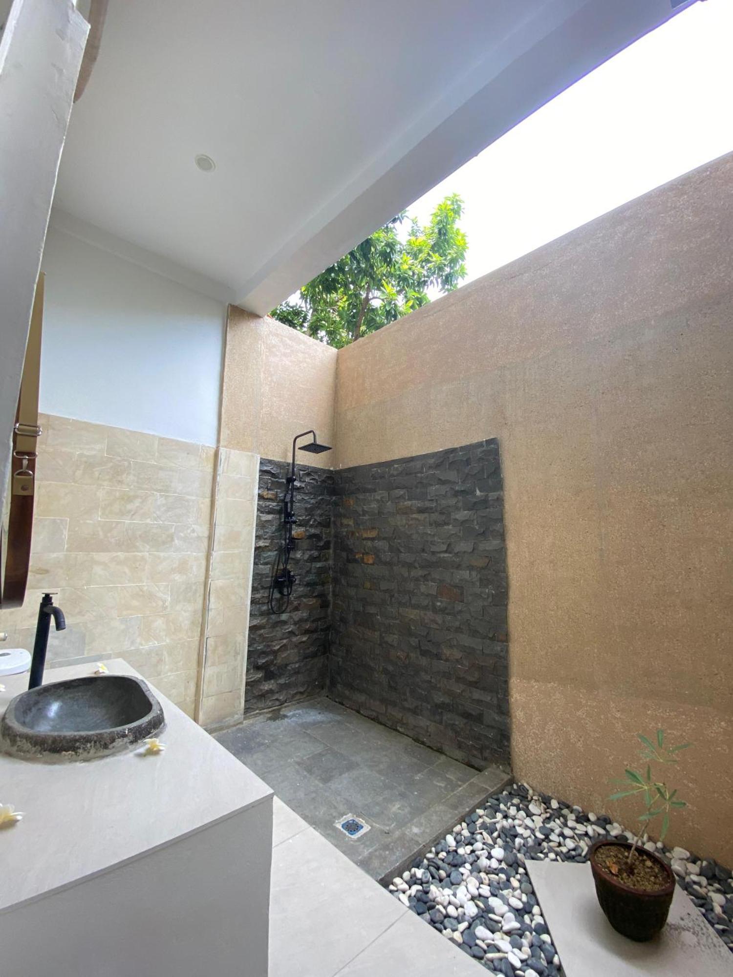 Zavana Rooms & Restaurant Tanjungkarang Екстериор снимка
