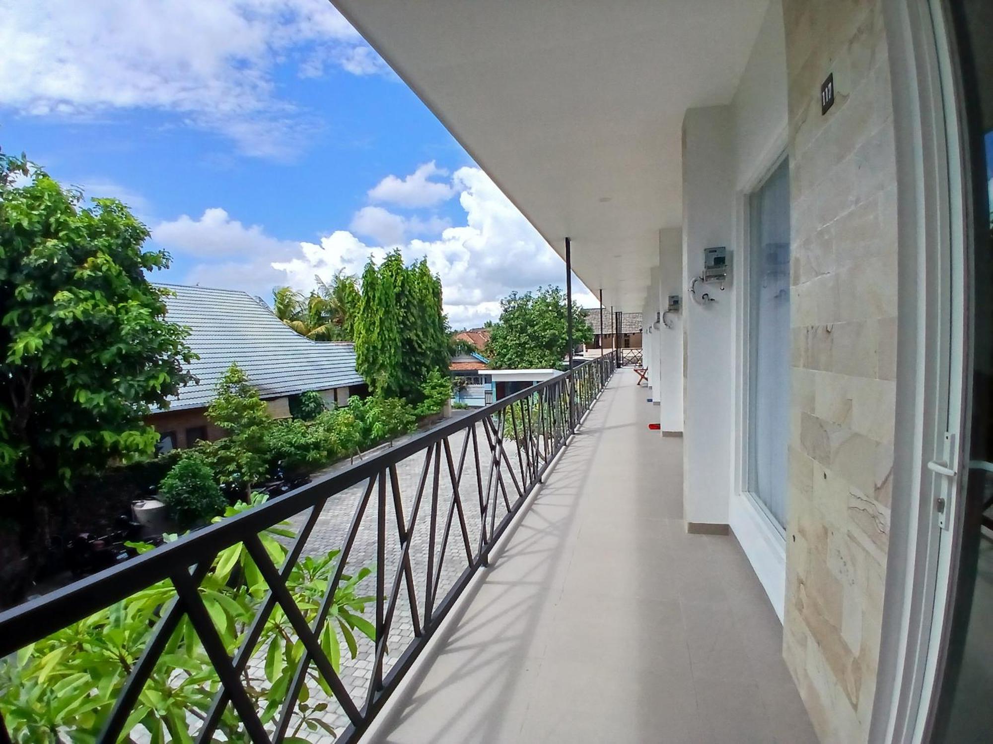 Zavana Rooms & Restaurant Tanjungkarang Екстериор снимка
