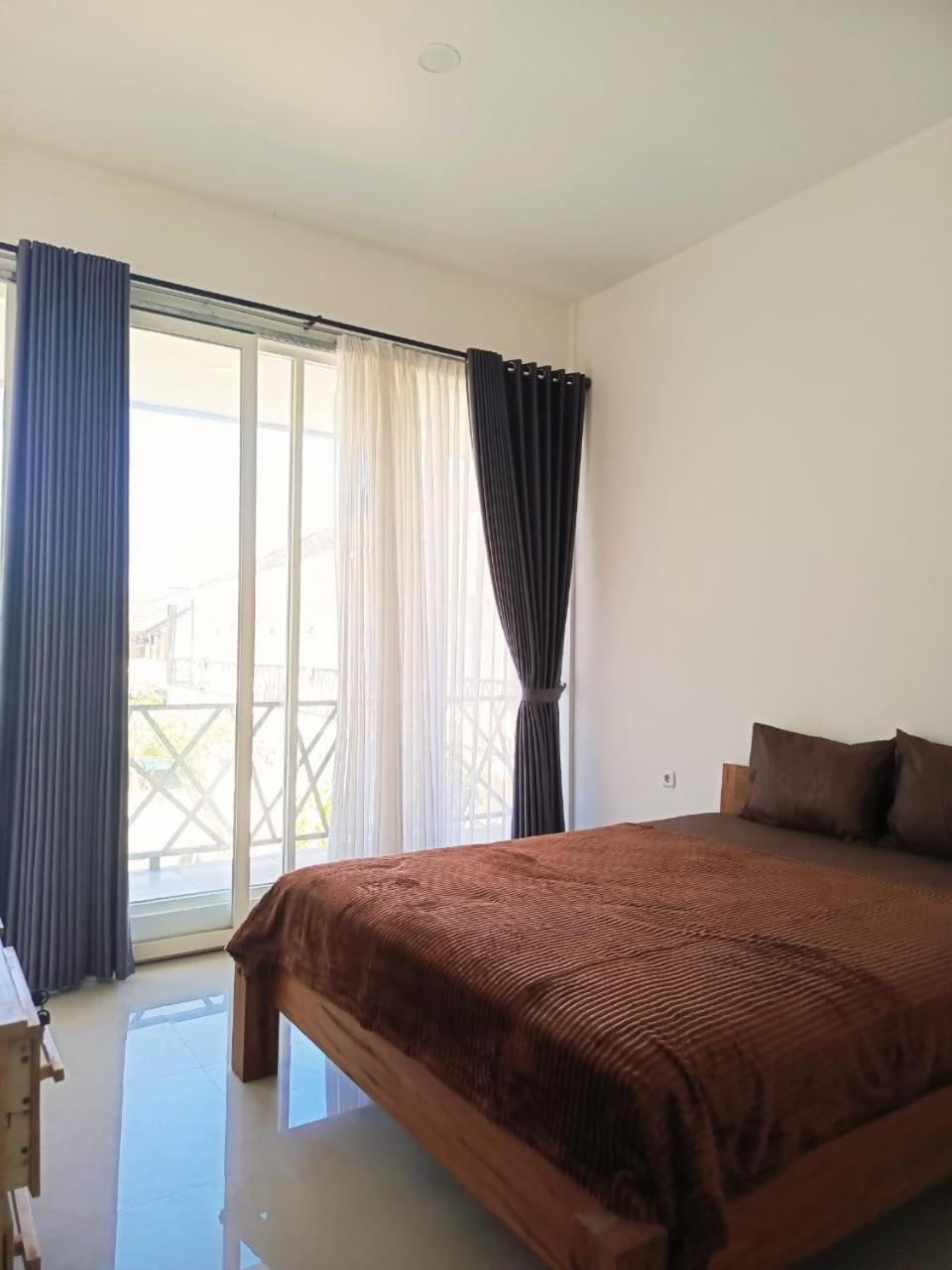 Zavana Rooms & Restaurant Tanjungkarang Екстериор снимка