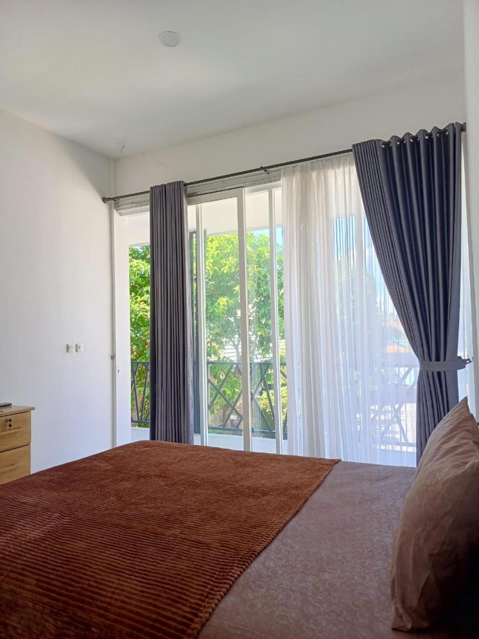 Zavana Rooms & Restaurant Tanjungkarang Екстериор снимка