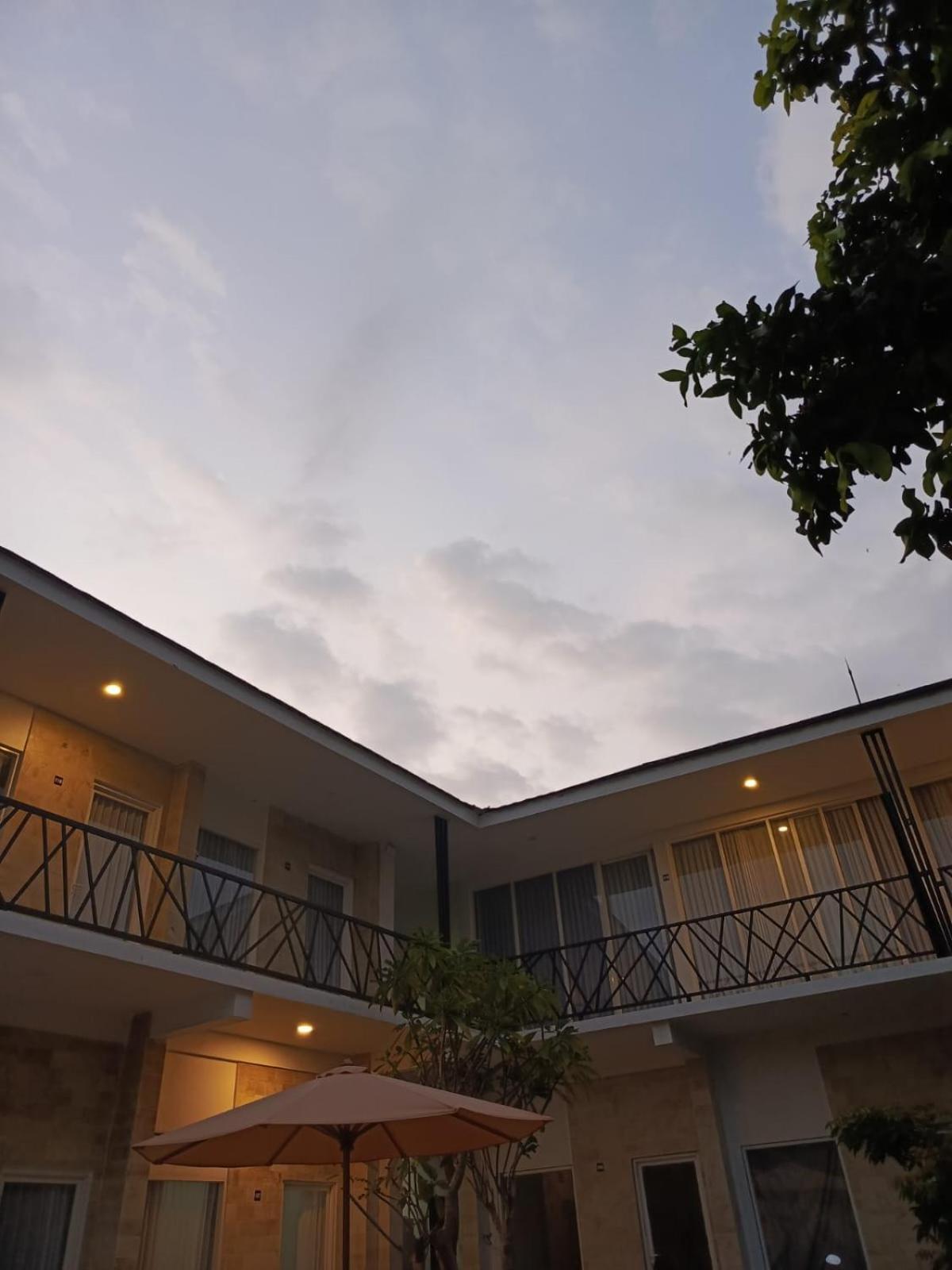 Zavana Rooms & Restaurant Tanjungkarang Екстериор снимка
