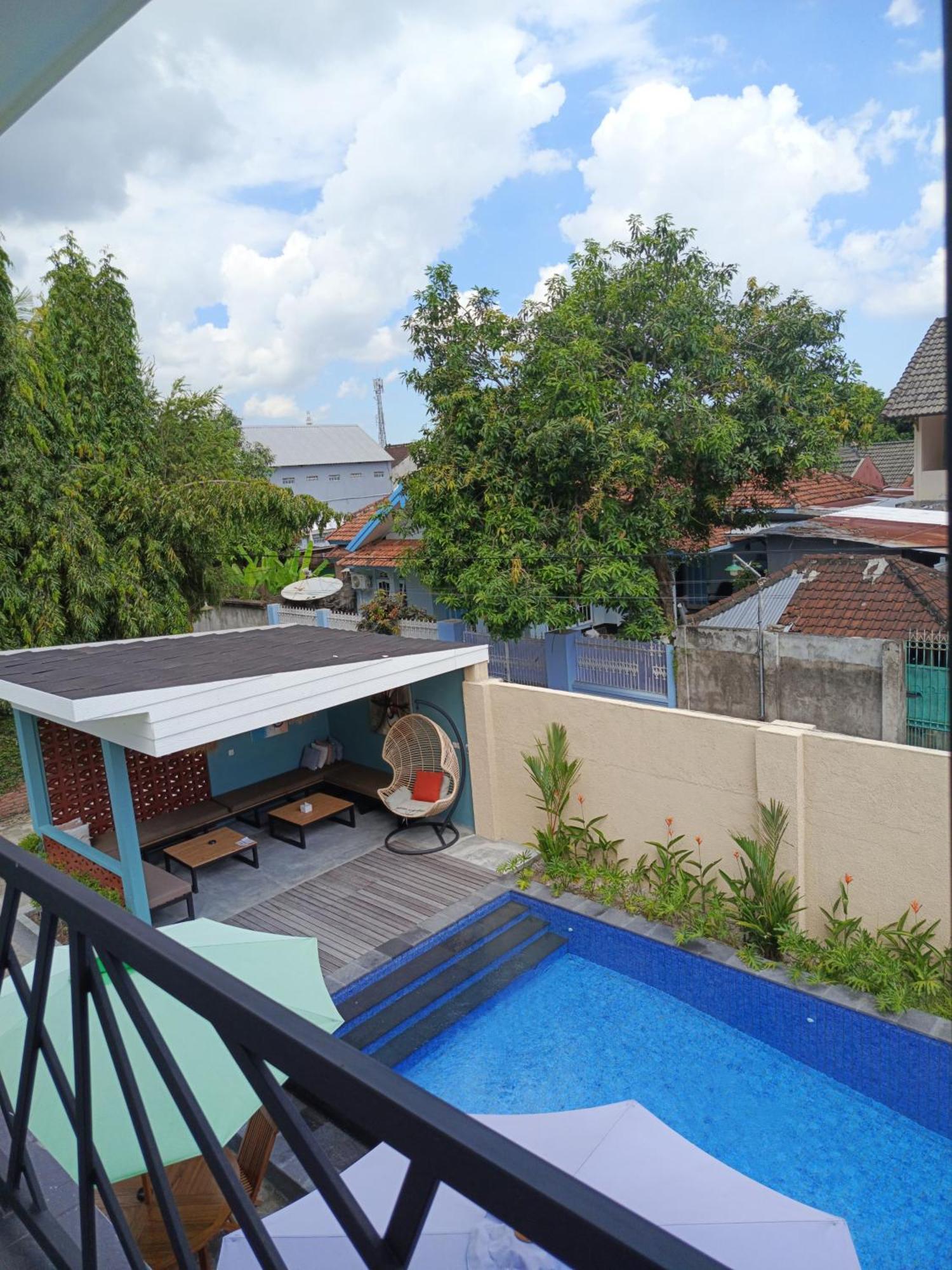 Zavana Rooms & Restaurant Tanjungkarang Екстериор снимка