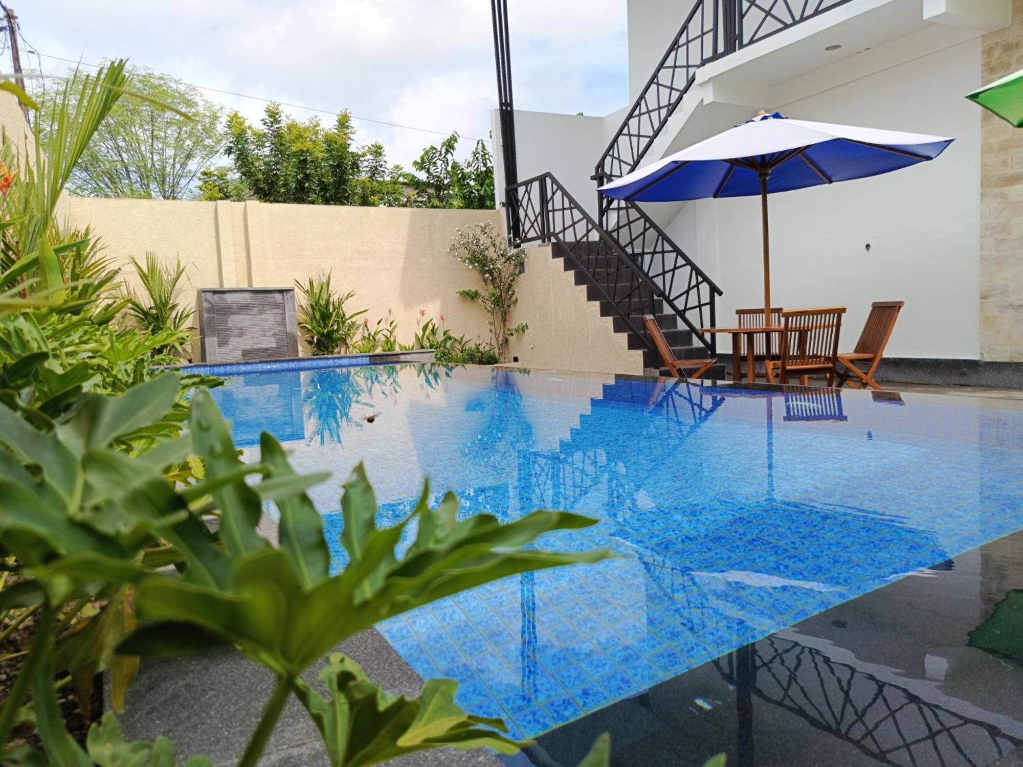 Zavana Rooms & Restaurant Tanjungkarang Екстериор снимка