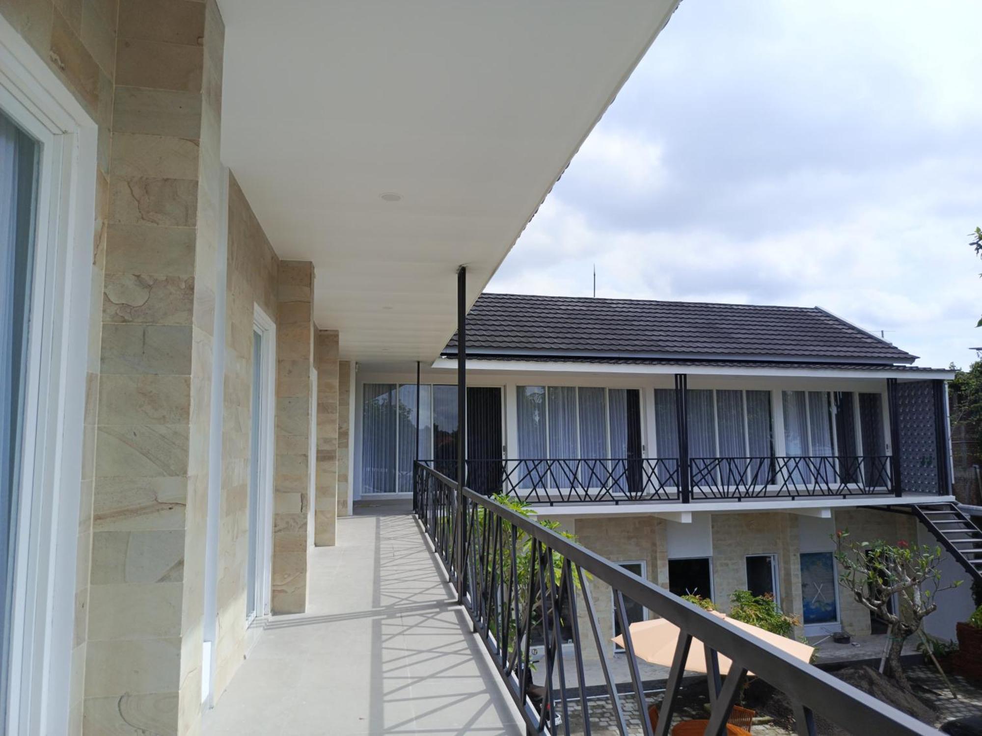Zavana Rooms & Restaurant Tanjungkarang Екстериор снимка