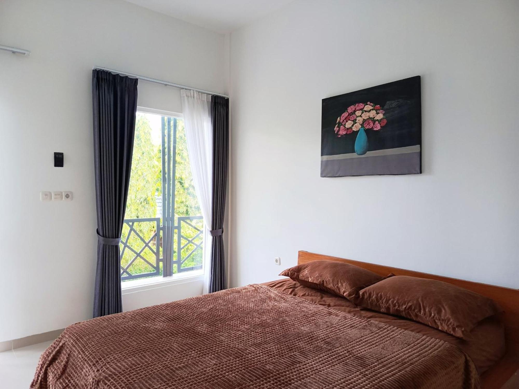 Zavana Rooms & Restaurant Tanjungkarang Екстериор снимка