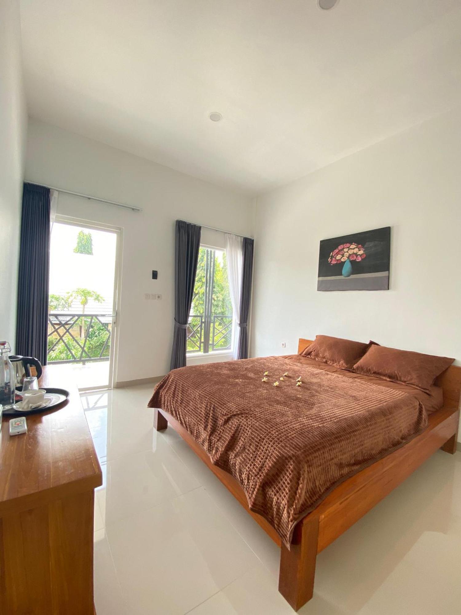 Zavana Rooms & Restaurant Tanjungkarang Екстериор снимка